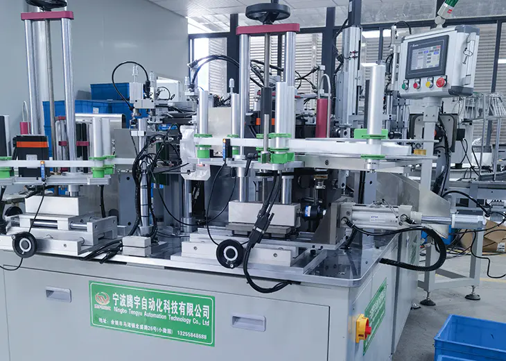¿Cómo maneja la máquina de ensamblaje automático de equipos industriales el control de calidad durante el proceso de ensamblaje?